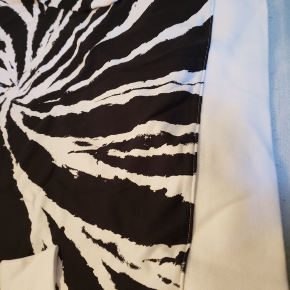 ●SOLD●Fabletics Jasmine Side Slit Pullover 1X - Picture 10 of 16